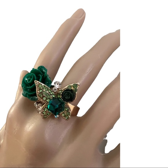 GREEN RESIN ROSE WITH CRYSTAL EMBELLISHED BUTTERFLY RING- - Picture 12 of 14